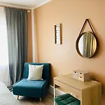 Stylish In Neukoelln Kiez Privat Parkplatz