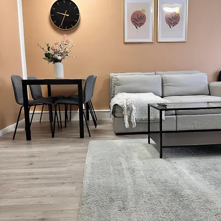 Stylish In Neukoelln Kiez Privat Parkplatz Berlijn