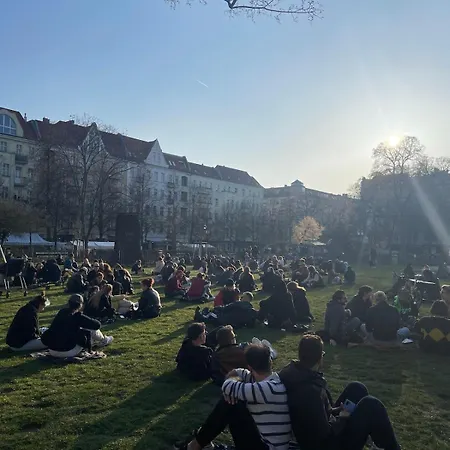 Stylish In Neukoelln Kiez Privat Parkplatz * Berlijn