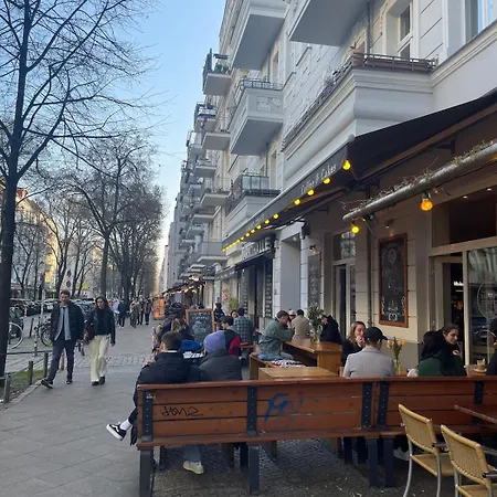 Stylish In Neukoelln Kiez Privat Parkplatz
