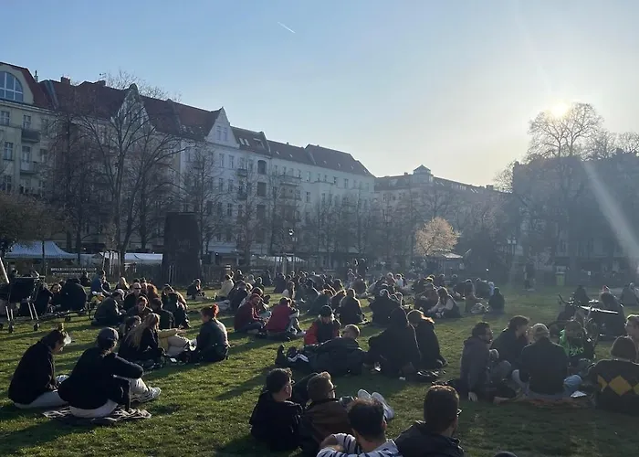 Stylish In Neukoelln Kiez Privat Parkplatz * Berlijn