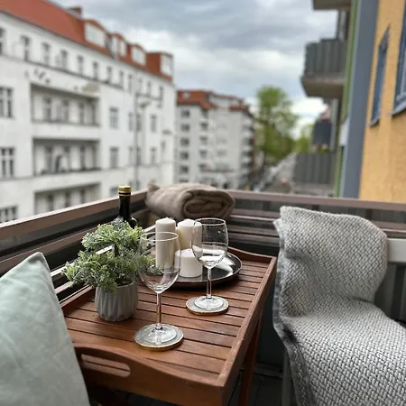 Stylish In Neukoelln Kiez Privat Parkplatz Lejlighed Berlin