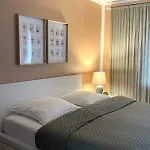 Stylish In Neukoelln Kiez Privat Parkplatz * Берлин