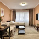 Апартаменты Stylish In Neukoelln Kiez Privat Parkplatz