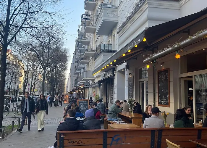 Stylish In Neukoelln Kiez Privat Parkplatz