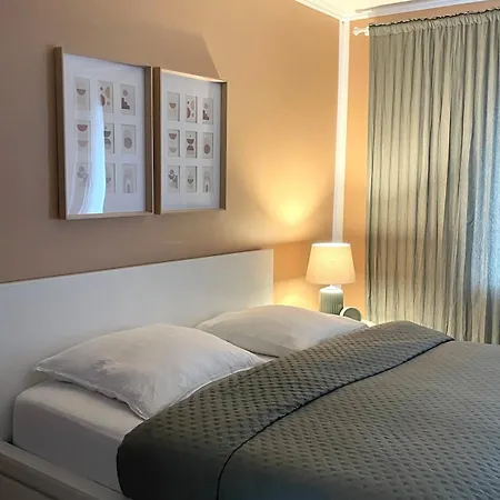 Stylish In Neukoelln Kiez Privat Parkplatz * ברלין