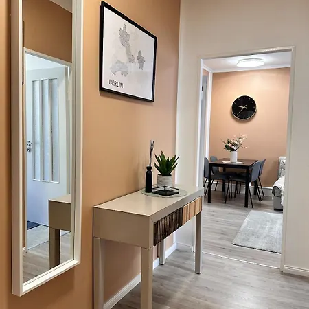 Апартаменты Stylish In Neukoelln Kiez Privat Parkplatz