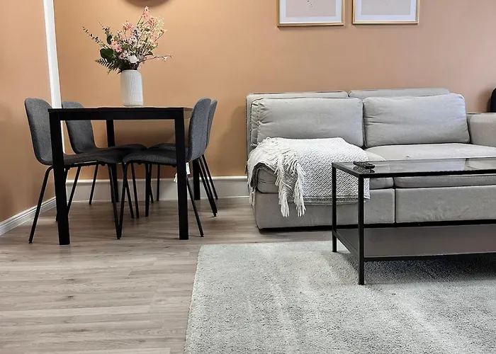 Stylish In Neukoelln Kiez Privat Parkplatz Berlín