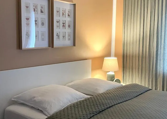 Stylish In Neukoelln Kiez Privat Parkplatz * Berlín